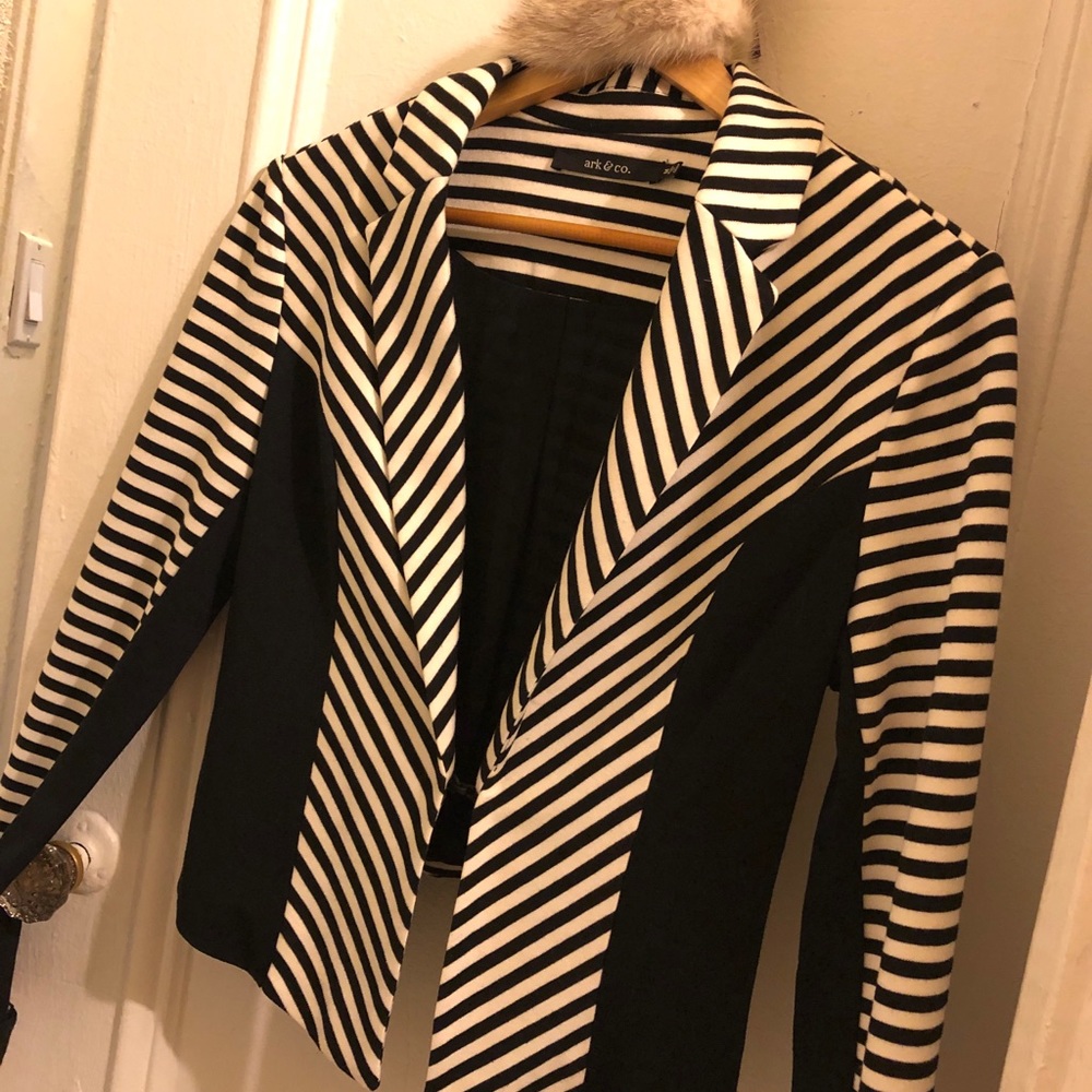 Stripes & edges -||\\//||- black & white blazer